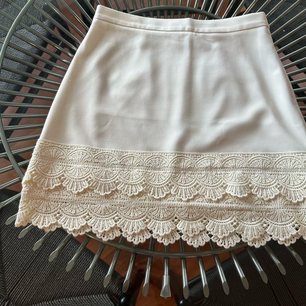 Loft white crochet lined  lace mini skirt  size 4